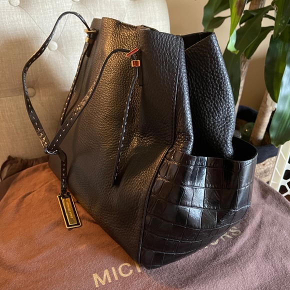 Michael Kors Collection carry-all tote - Picture 4 of 9